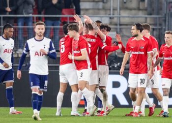 AZ overklast Tottenham Hotspur en zet grote stap in Europa League