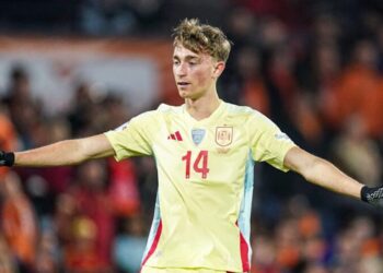 Huijsen deelt extra klap uit aan Oranje : ‘Ik ben gewoon Spanjaard’