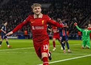 Arne Slot en Liverpool ontsnappen in Parijs en pakken gestolen overwinning tegen PSG