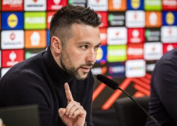 Francesco Farioli lovend over belangrijke speler Ajax: ‘Een leider en voorbeeld voor zijn ploeggenoten