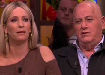 Hélène grijpt in na een denigrerende opmerking van Jack van Gelder tegen René van der Gijp