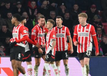 PSV wordt helemaal afgemaakt en lijdt tegen Arsenal grootste Nederlandse CL-nederlaag ooit