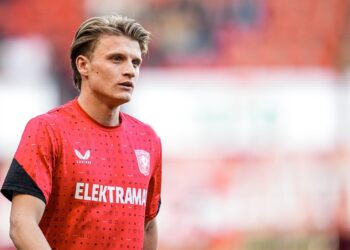 Enorme transferbedrag Sem Steijn bekend: “Feyenoord schrikt zicht een hoedje”