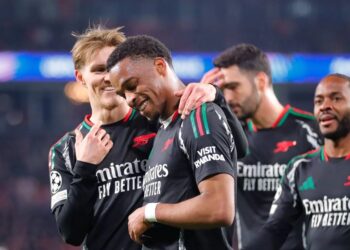 Doelpuntenmaker Jurriën Timber spreekt na vernederen van PSV direct over Ajax