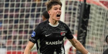 Theo Janssen hekelt gedrag van deze speler na tumult bij Ajax – AZ