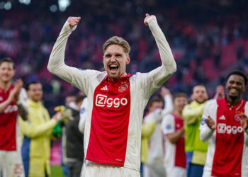 Ajax zeer dicht bij 37ste landskampioenschap na overtuigende zege tegen NAC Breda