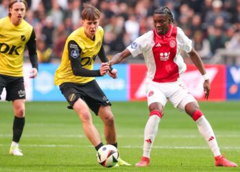 Feyenoord-speler is aanwezig bij Ajax – NAC Breda en plaatst foto vanaf de F-Side