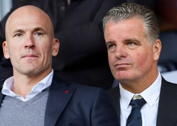 “Ajax en Feyenoord voeren een heftige strijd om dezelfde middenvelders uit de Eredivisie”
