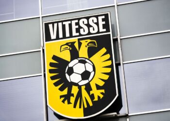 Vitesse zakt verder weg: ‘KNVB straft Vitesse, weer punten in mindering’