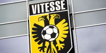Vitesse zakt verder weg: ‘KNVB straft Vitesse, weer punten in mindering’