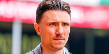 Steven Berghuis woedend en verliest controle tijdens Ajax – NEC