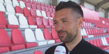 Ajax-supporters prijzen ‘verlosser’ Farioli om zijn briljante aanpak