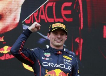 Max Verstappen schrijft historie met nieuw ronderecord op Nürburgring Nordschleife
