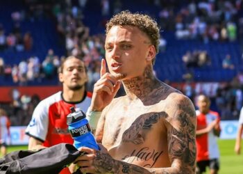 Noa Lang pakt Feyenoord-aanhang keihard aan: ‘Als je er 2-3 afgaat door Noa Lang…’