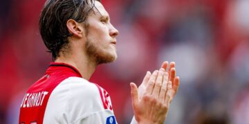 Wout Weghorst spreekt zich uit over toekomst bij Ajax na seizoen vol emotie