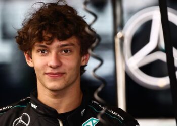 FIA legt zware straf op na crash tussen Max Verstappen en Kimi Antonelli