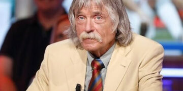 Woedende bekende Nederlander woest op Johan Derksen ‘Hij kletst uit zijn nek’