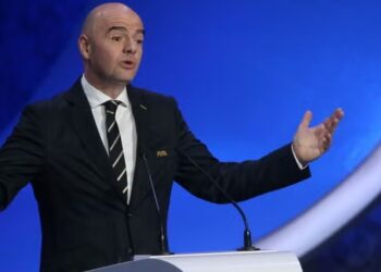 Een schijnvertoning van jewelste Driessen neemt FIFA-baas onder vuur