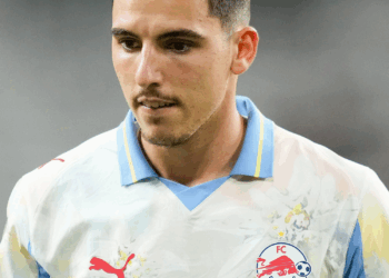 Ajax target Oscar Gloukh onthult mega transfer aan vrienden deal bijna rond