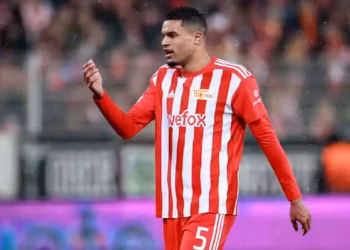 Feyenoord nadert akkoord met ex Vitesse speler Doekhi