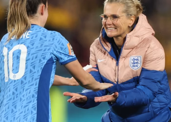 Sarina Wiegman al voor duel met Oranje Leeuwinnen op straat
