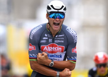 Mathieu van der Poel en Tadej Pogacar rijden in Tour de France met peperdure horloges dit is de opvallende reden