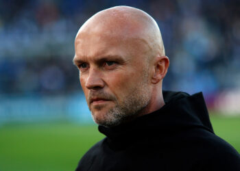 Probleemspeler zorgt voor spanningen bij NEC trainer al na 30 minuten klaar met hem