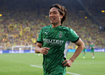 Transferbom Ajax en Gladbach eens over Itakura alleen dit staat nog in de weg