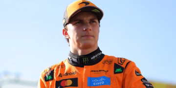 Tegenvaller voor Max Verstappen FIA geeft Oscar Piastri geen straf ondanks forse overtreding in Azerbeidzjan