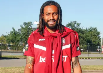 Ex-Ajacied Riedewald op weg naar Eredivisie comeback