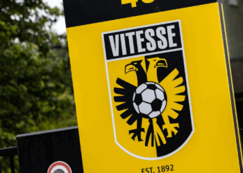 Ex Feyenoord spits keert terug in Nederland en tekent bij Vitesse