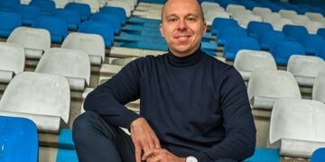 De Graafschap woest Ajax stalkt assistent trainer 24 uur per dag