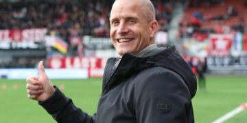 Paniek in Almelo: Sibum haalt onverwacht basisspeler uit de ploeg