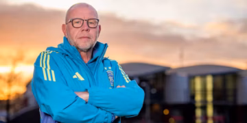 Ajax kiest voor een compleet onverwachte naam als nieuwe trainer voor naast Fred Grim