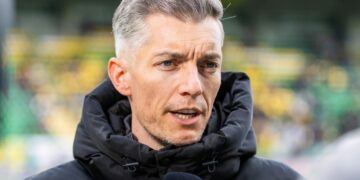 Jong Ajax-trainer barst uit: Weijs stuurt spelers direct naar huis na wanvertoning