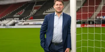 Na elf jaar valt het doek voor AZ-baas Huiberts