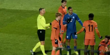 Wouter Goes laat woede zien na gruwelijke tackle van Abu Rumi