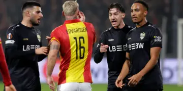 Ongelooflijk: Edvardsen maakt Stiller compleet belachelijk… en de scheids kijkt weg